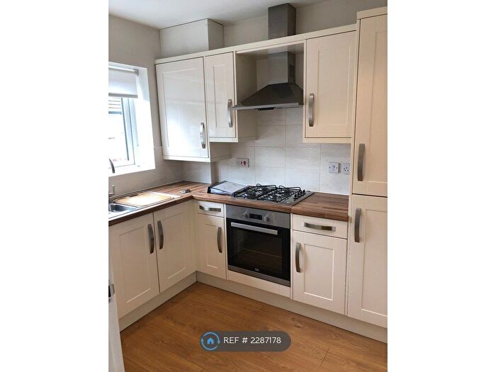 3 Bedroom Semi-Detached House To Rent In Rossington, Doncaster, DN11