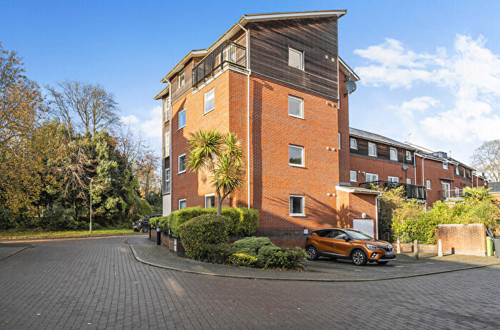 2 Bedroom Apartment For Sale In Athelstan Road, Winchester, Hampshire, SO23