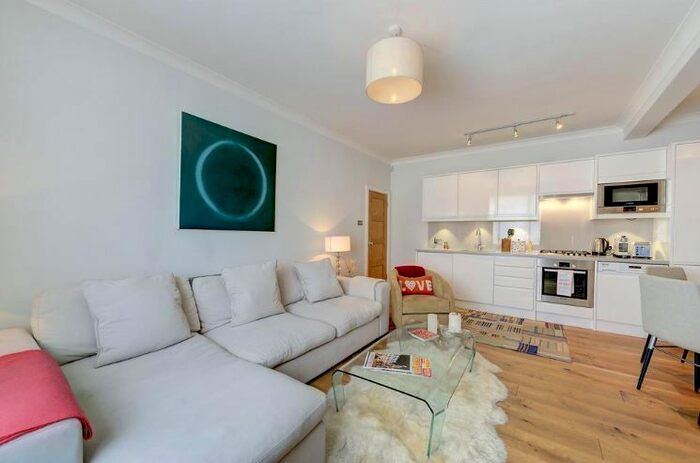 2 Bedroom Flat To Rent In Albert Street, Camden, London, NW1