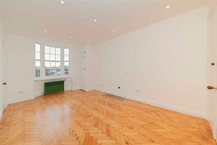 Studio To Rent In Queensway, London, W2