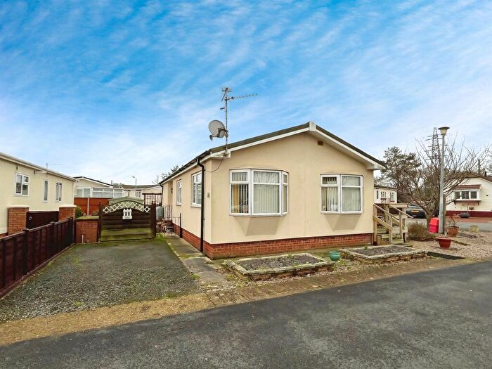 2 Bedroom Park Home For Sale In Brookfield Home Park, Dukesmead, Peterborough, PE4