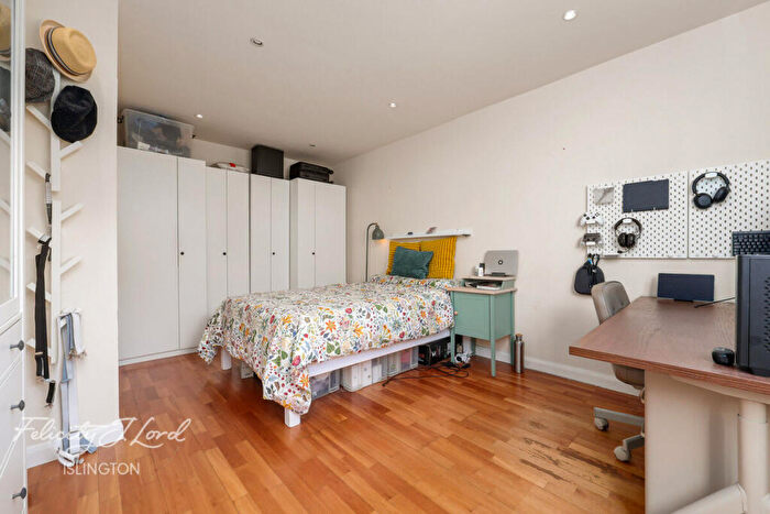 2 Bedroom Mews For Sale In Culford Mews, London, N1