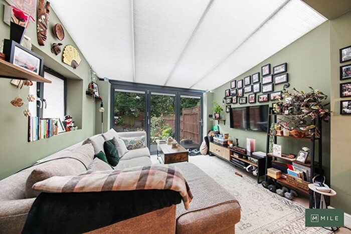 3 Bedroom Flat To Rent In Larch Road, London, NW2