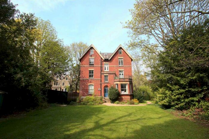 3 Bedroom Apartment To Rent In Bishopswood Road, Highgate, N6