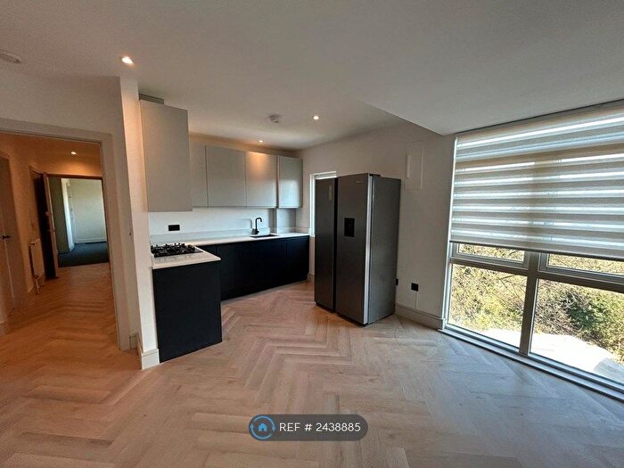 3 Bedroom Flat To Rent In Kilburn High Road, London, NW6