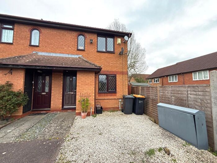 2 Bedroom End Terrace House For Sale In Furze Close, Bushmead, Luton, Bedfordshire, LU2