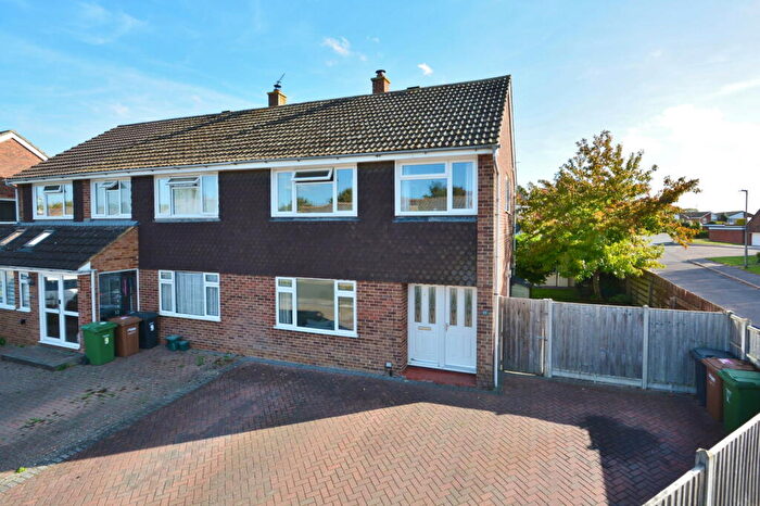 3 Bedroom Semi-Detached House For Sale In Coombe Hill Crescent, Thame, OX9