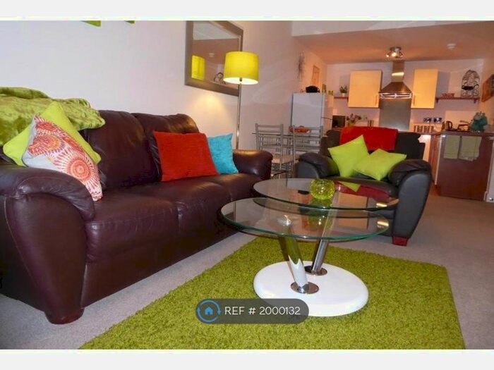 2 Bedroom Flat To Rent In Shot Tower Close, Chester, CH1