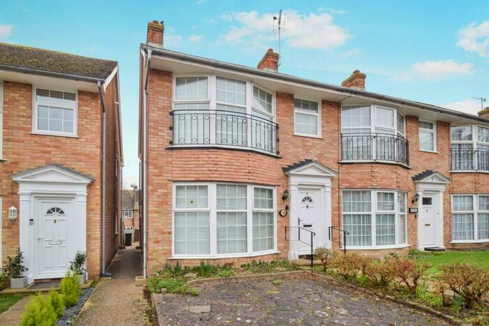 3 Bedroom Semi-Detached House To Rent In Beechwood Crescent, Eastbourne, BN20
