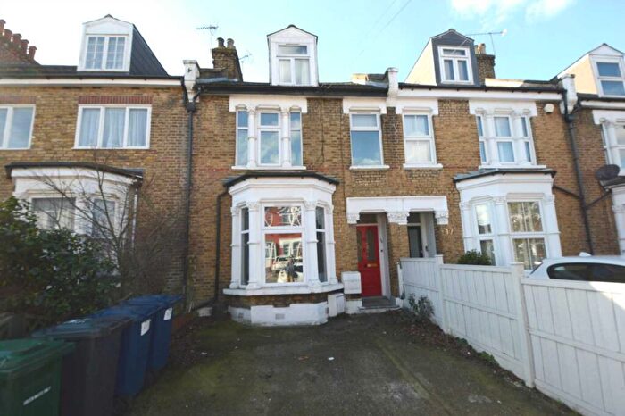 2 Bedroom Flat To Rent In Parkhurst Road, New Southgate, N11