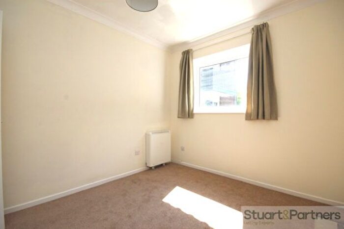 1 Bedroom Flat To Rent In Silverdale Road, Burgess Hill, RH15