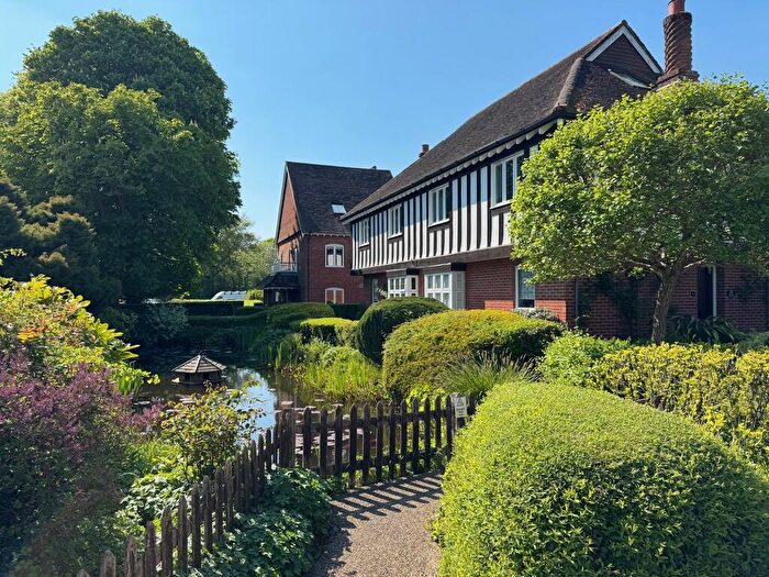 3 Bedroom Apartment For Sale In Middle Green, Brockham, RH3
