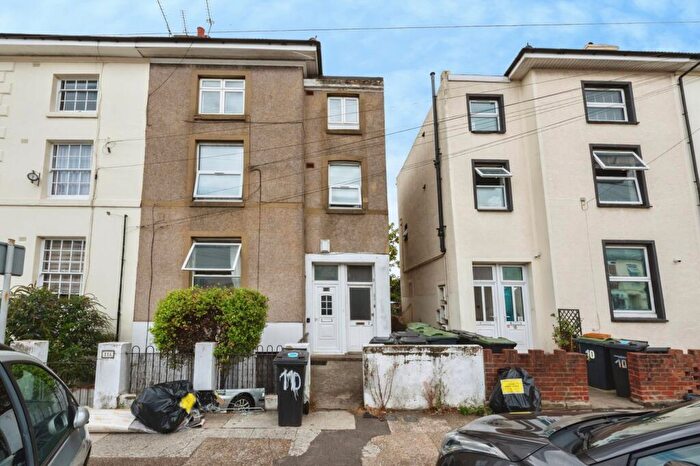 1 Bedroom Flat For Sale In Pier Road, Northfleet, Gravesend, Kent, DA11