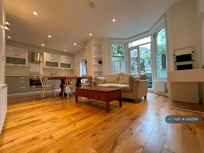 3 Bedroom Flat To Rent In Arbuthnot Road, London, SE14