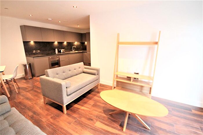 3 Bedroom Flat To Rent In Rivergate House, Wilburn Basin, M5