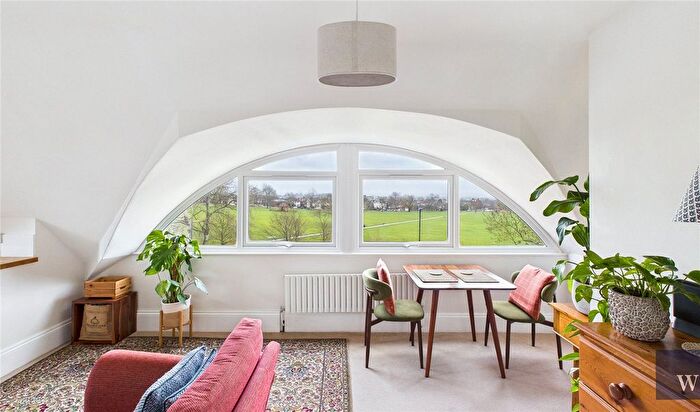 2 Bedroom Flat For Sale In Streatham Common North, London, SW16