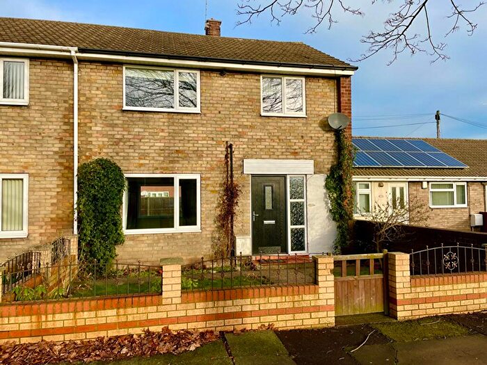 3 Bedroom Terraced House For Sale In New Park Estate, Stainforth, Doncaster, DN7