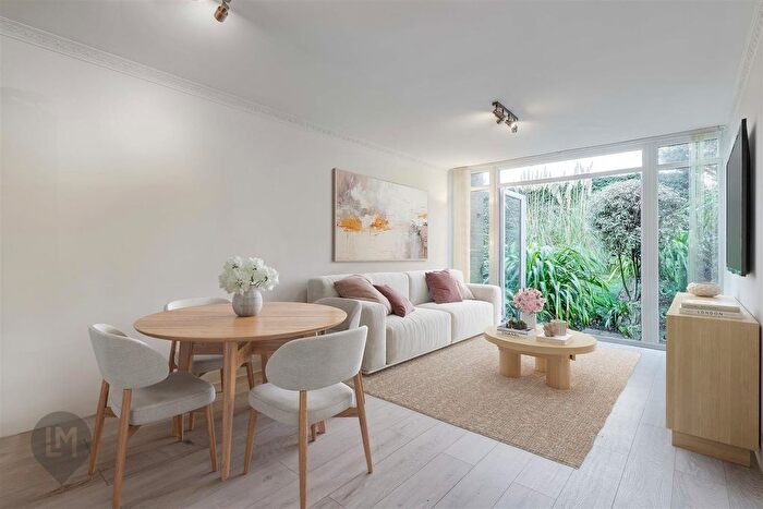 2 Bedroom Flat To Rent In Melrose Road, SW18