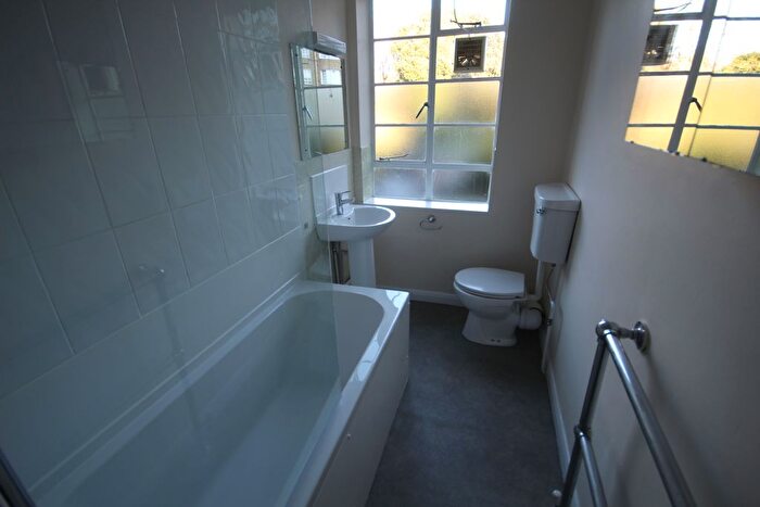 2 Bedroom Flat To Rent In Furze Hill, Hove, BN3