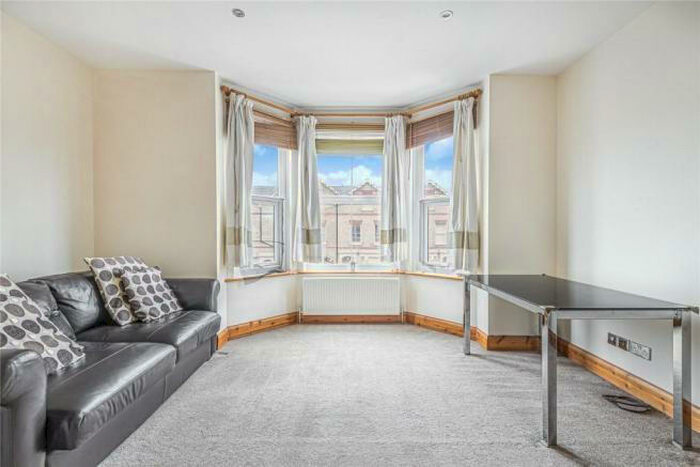 1 Bedroom Flat To Rent In Parkhurst Road, Friern Barnet, London, N11