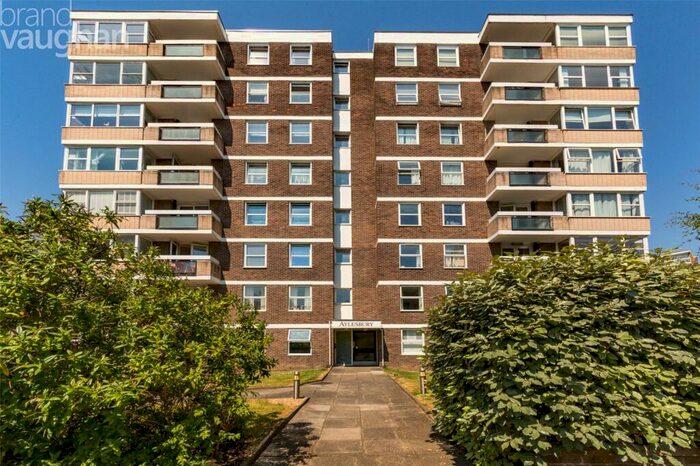 2 Bedroom Flat To Rent In York Avenue, Hove, East Sussex, BN3
