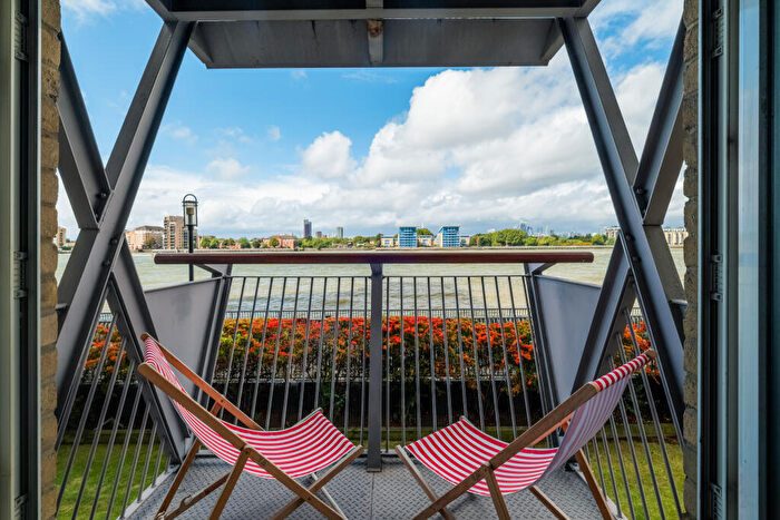 2 Bedroom Flat For Sale In Westferry Road, London, E14