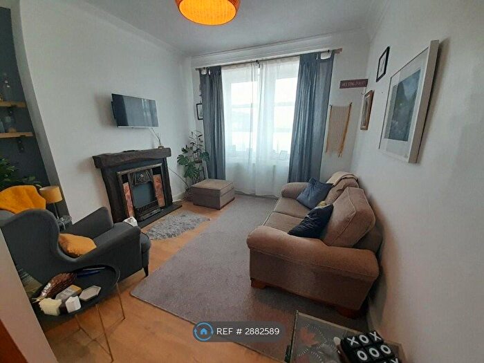 2 Bedroom Flat To Rent In Park Place, Paisley, PA3