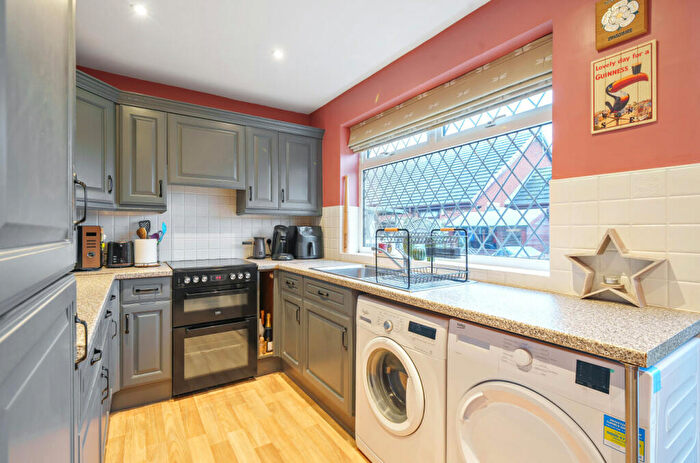 3 Bedroom End Of Terrace House For Sale In Parkville Place, Leeds, West Yorkshire, LS13