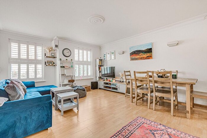 2 Bedroom Flat To Rent In Clapham Park Road, Clapham, SW4