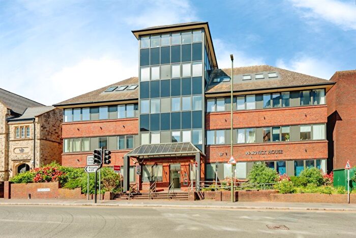 1 Bedroom Flat For Sale In Station Road, Redhill, RH1
