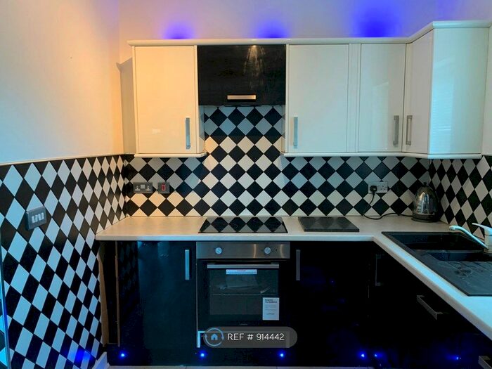 2 Bedroom Flat To Rent In Dunlop Street, Warrington, WA4