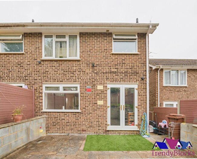 3 Bedroom Terraced House For Sale In Hillborough Grove, Chatham, Kent, ME5