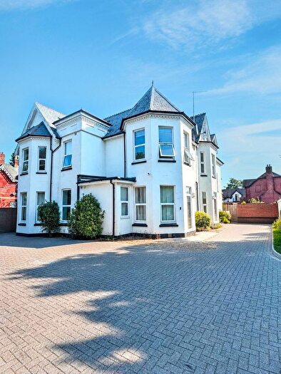 2 Bedroom Flat For Sale In Lansdowne Road, Bournemouth, BH1