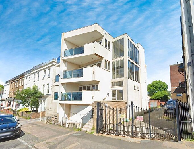 2 Bedroom Flat To Rent In Camper Road, Southend-On-Sea, SS1
