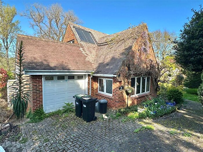 3 Bedroom Detached House For Sale In Kivernell Road, Milford On Sea, Lymington, Hampshire, SO41