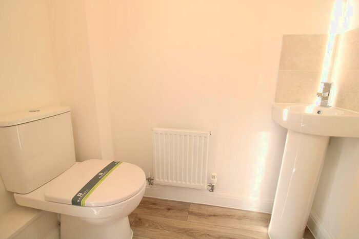 4 Bedroom Semi-Detached House To Rent In Blandings Way, Emsworth, PO10