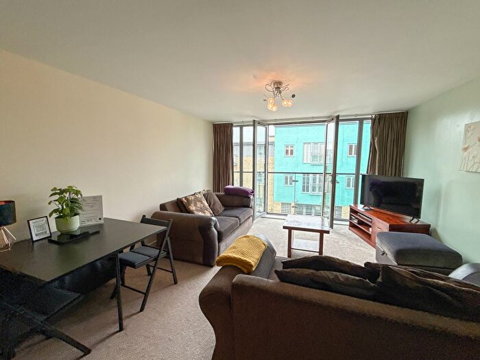 2 Bedroom Flat For Sale In Worsdell Drive, Gateshead, NE8