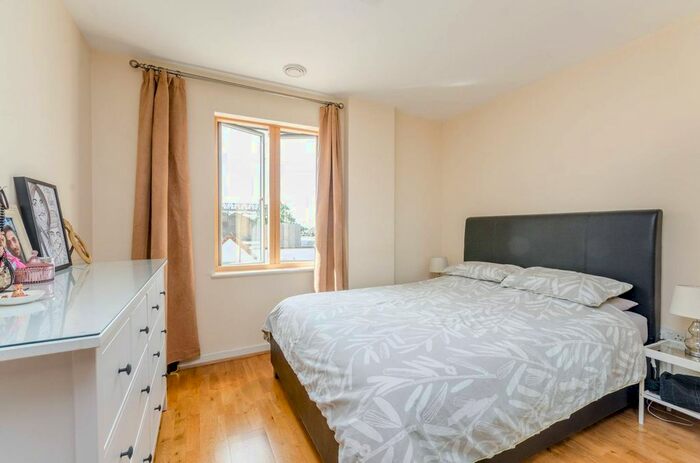1 Bedroom Flat For Sale In Luminosity Court, Ealing, London, W13