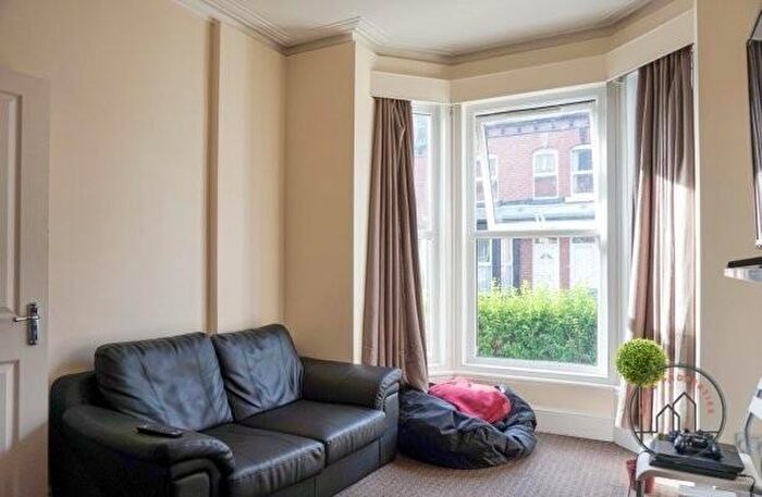 4 Bedroom House To Rent In Hessle View, Leeds, LS6