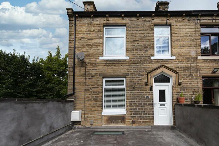 2 Bedroom End Of Terrace House To Rent In Woodhead Road, Huddersfield, HD4