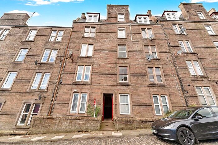 2 Bedroom Flat For Sale In Step Row, Dundee, DD2