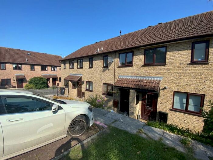2 Bedroom House To Rent In Whatcombe Road, Frome, Somerset, BA11