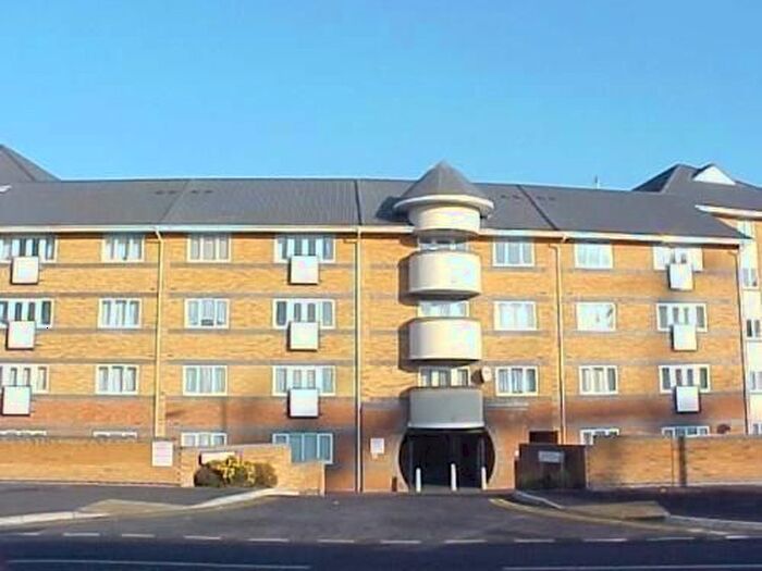 2 Bedroom Flat To Rent In Winslett Place, Oxford Road, Reading, RG30