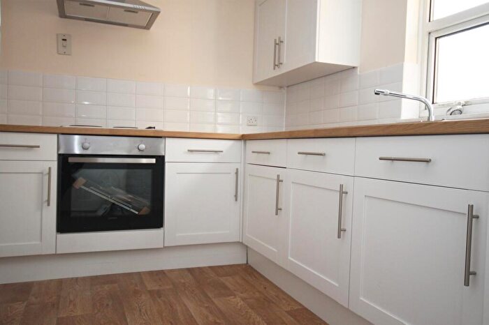 2 Bedroom Flat To Rent In Bedroom First Floor Flat In Chichester, PO19