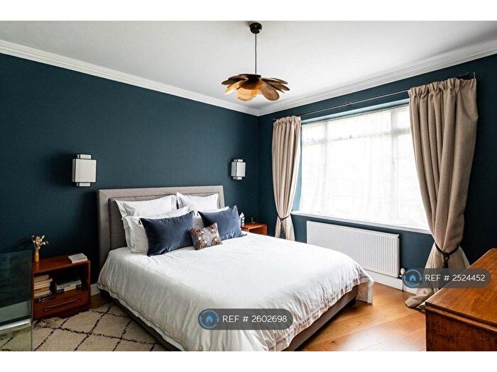 1 Bedroom Flat To Rent In West Kensington Court, London, W14