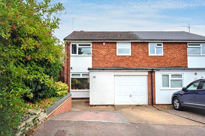 3 Bedroom Semi-detached House For Sale In Canham Close, Kimpton, SG4