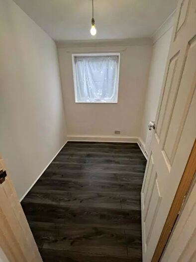 2 Bedroom Flat To Rent In Long Riding Lane, SS14