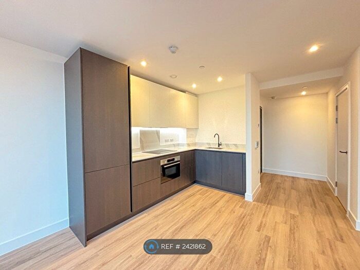 1 Bedroom Flat To Rent In Silverleaf House, London, W3