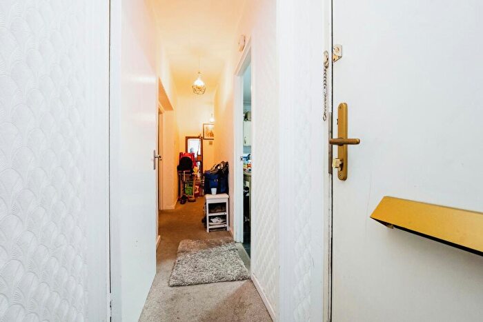 1 Bedroom Flat For Sale In Moore Crescent, Dagenham, Essex, RM9