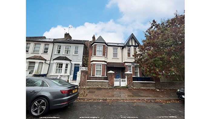 2 Bedroom Flat For Sale In Ramsay Road, Acton, London, W3